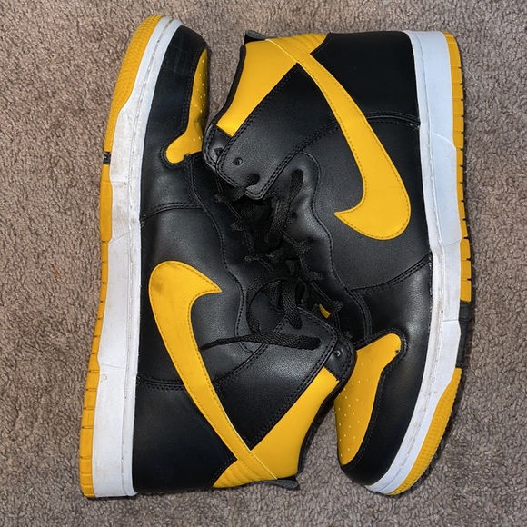 Nike CMFT Dunk High Black/Yellow - Picture 2 of 3